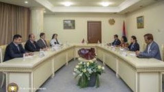 Председатель Следственного комитета РА и посол Индии в Армении обсудили вопросы сотрудничества в правовой сфере (фото)